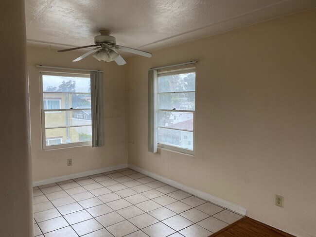 Foto del edificio - 2570 B St
