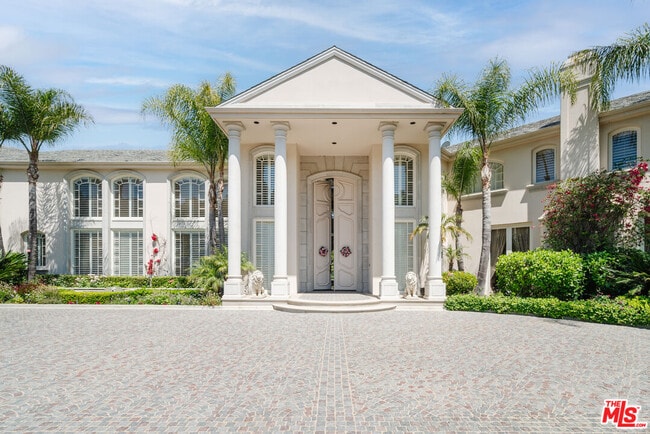 Foto del edificio - 24 Beverly Park Terrace