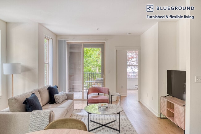 Building Photo - 11000 NE 10th St Building Photo - 11000 NE 10th St