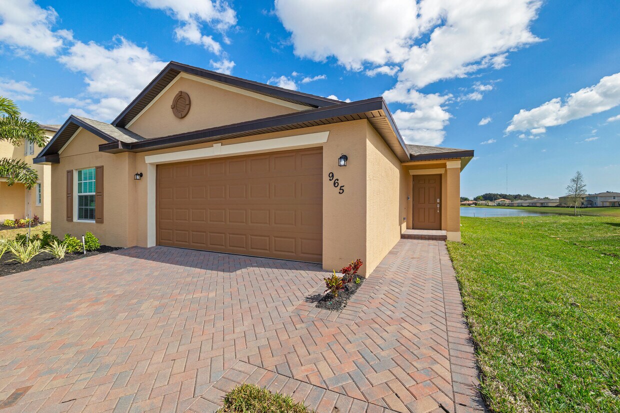 Foto principal - 965 Bent Creek Dr