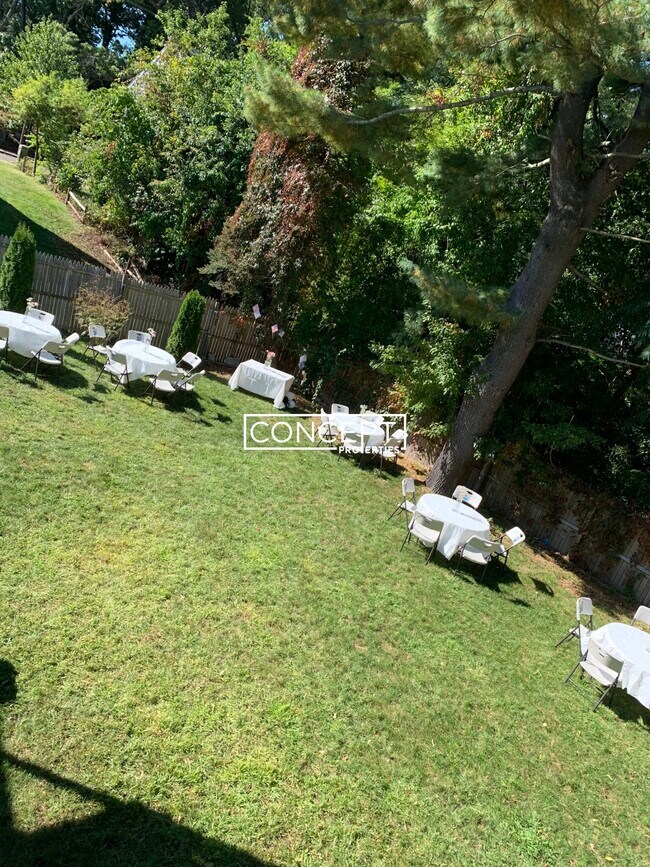 Foto del edificio - 49 Hackensack Rd