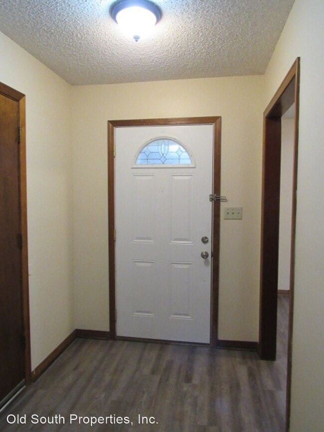 Building Photo - 3 br, 2 bath House - 2025 Cambridge Circle