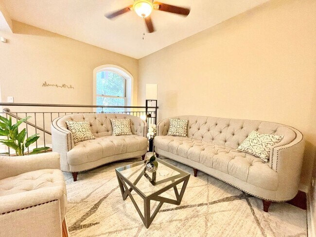 Foto del edificio - 815 W Newport Ave