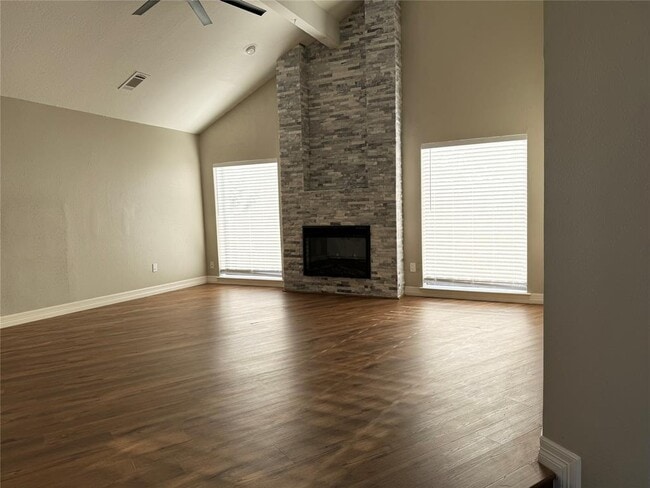 Building Photo - 526 Meadow Knoll Dr