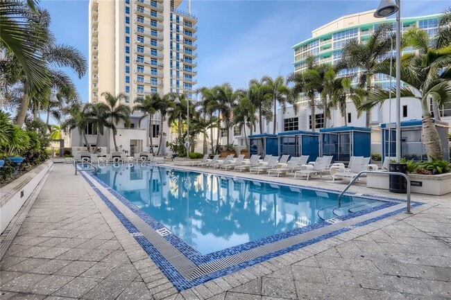 Building Photo - 415 E Pine St