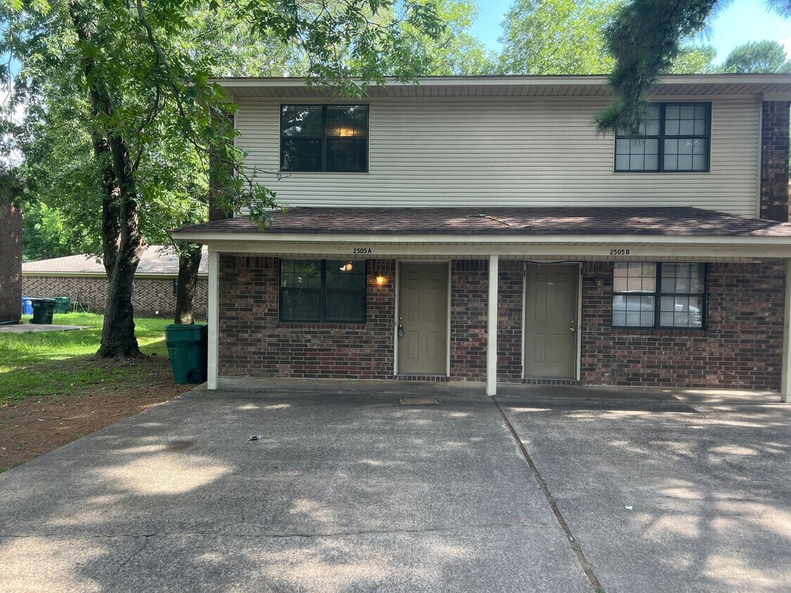Foto principal - 2505 Simms St