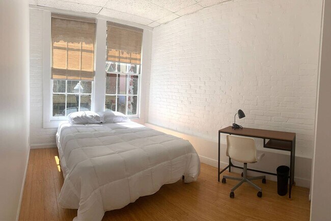 Building Photo - 36 Waverly Pl