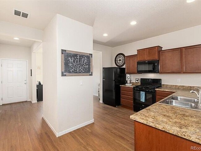 Foto del edificio - Charming 3-Bedroom Corner Lot Home in Daco...