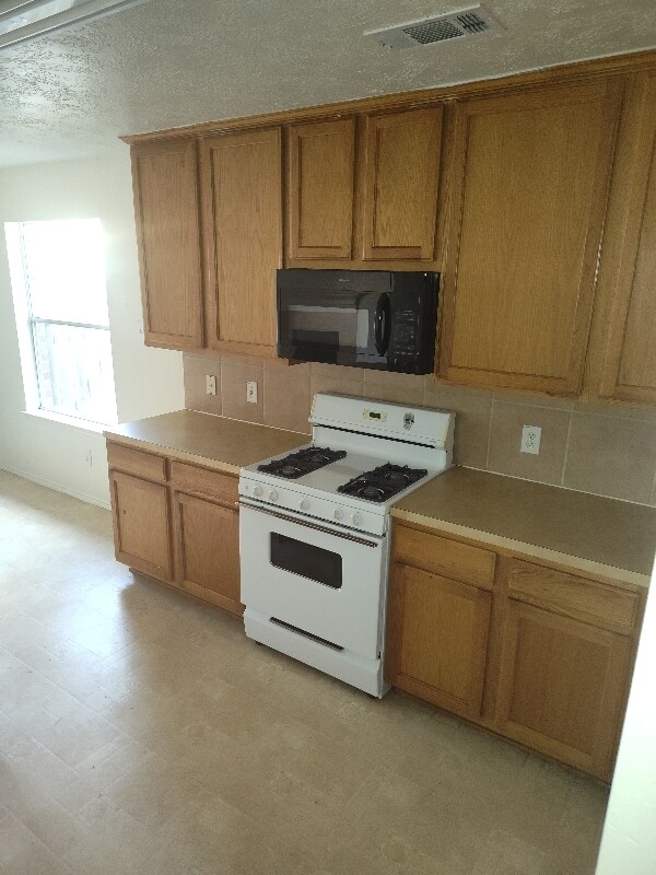 Foto del edificio - 4838 Lazy Timbers Dr