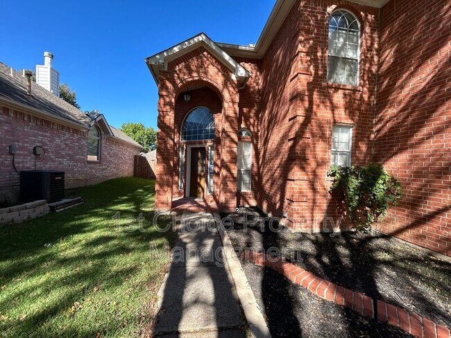 Foto del edificio - 4805 Misty Ridge Dr