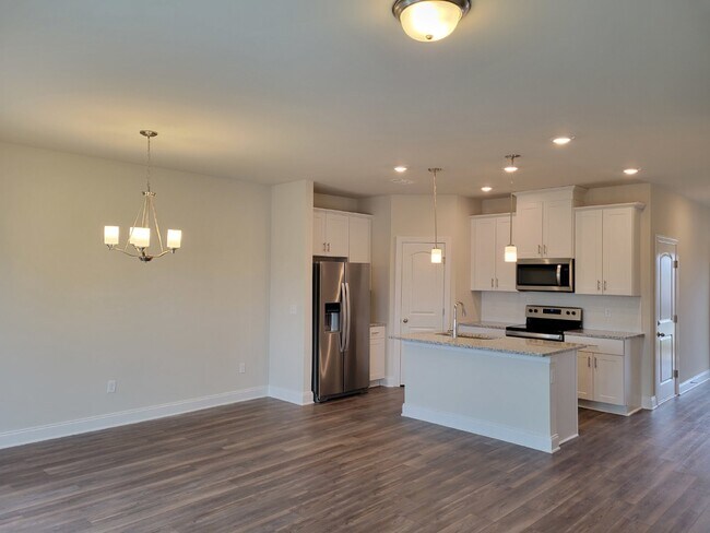 Building Photo - West End Station Townhome!