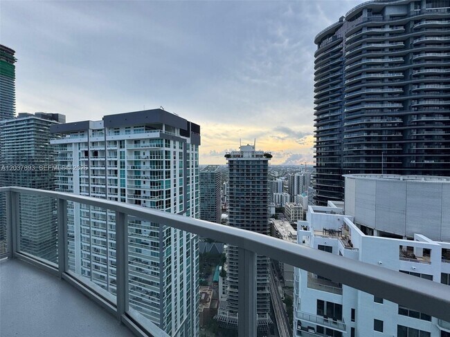 Building Photo - 1060 Brickell Ave