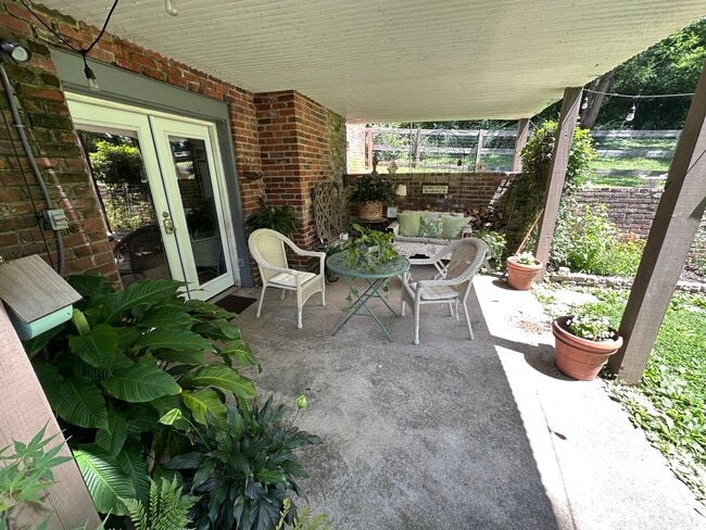 Building Photo - 829 Dorset Dr