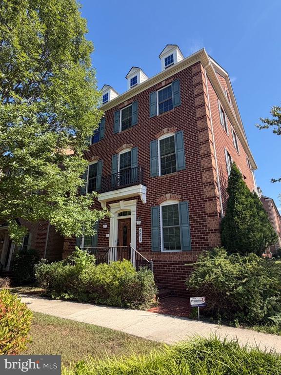 Foto del edificio - 501 W Watkins Mill Rd