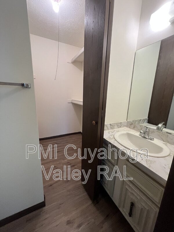 Foto del edificio - 1516 W Market St