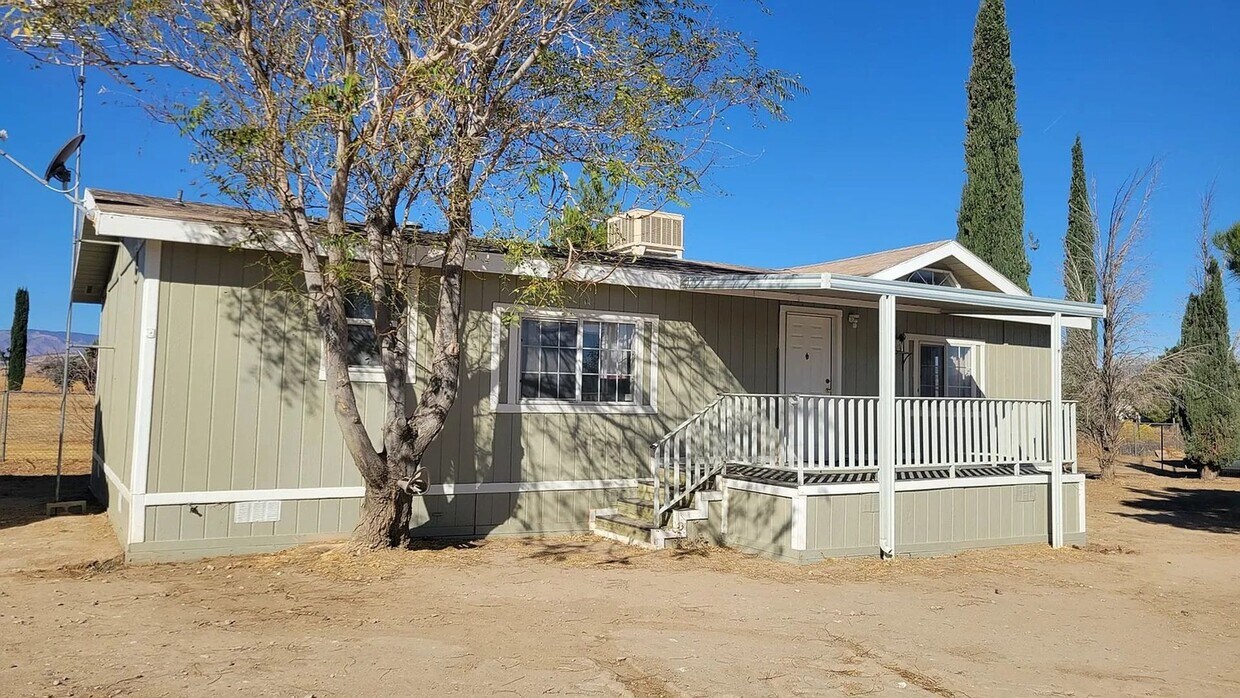 Foto principal - Clean 2 Bedroom / 2 Bathroom Home for Lease!