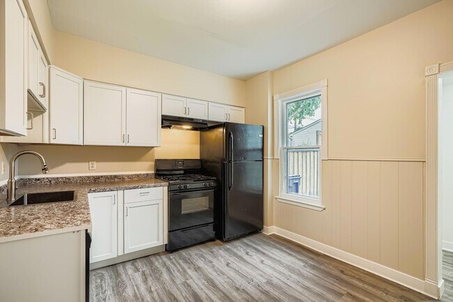 Foto del edificio - 595 Hawthorne Ave E