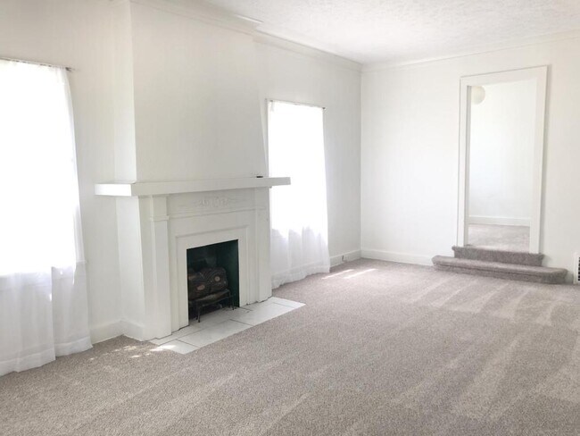 Building Photo - 1620 W Pine St