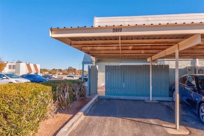 Building Photo - 3417 Villa Knolls S Dr