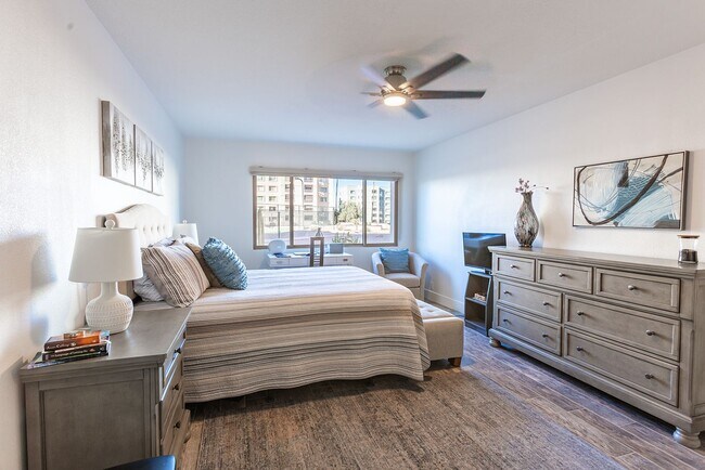 Foto del edificio - 7830 E Camelback Rd