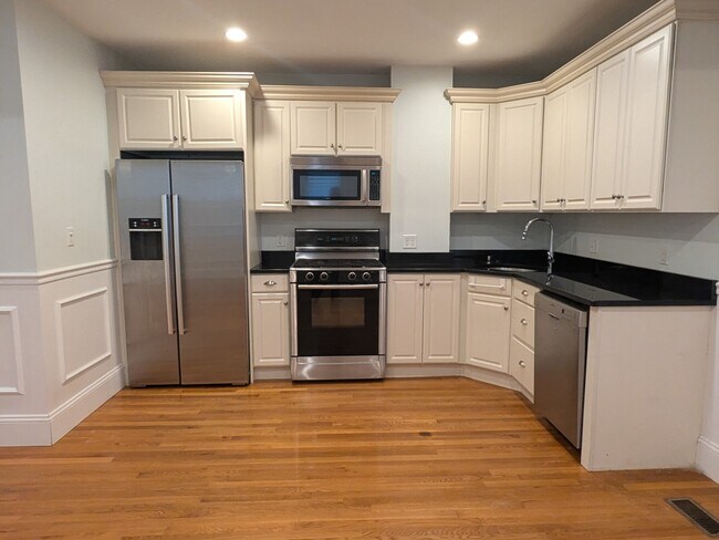 Foto del edificio - 460 E 6th St