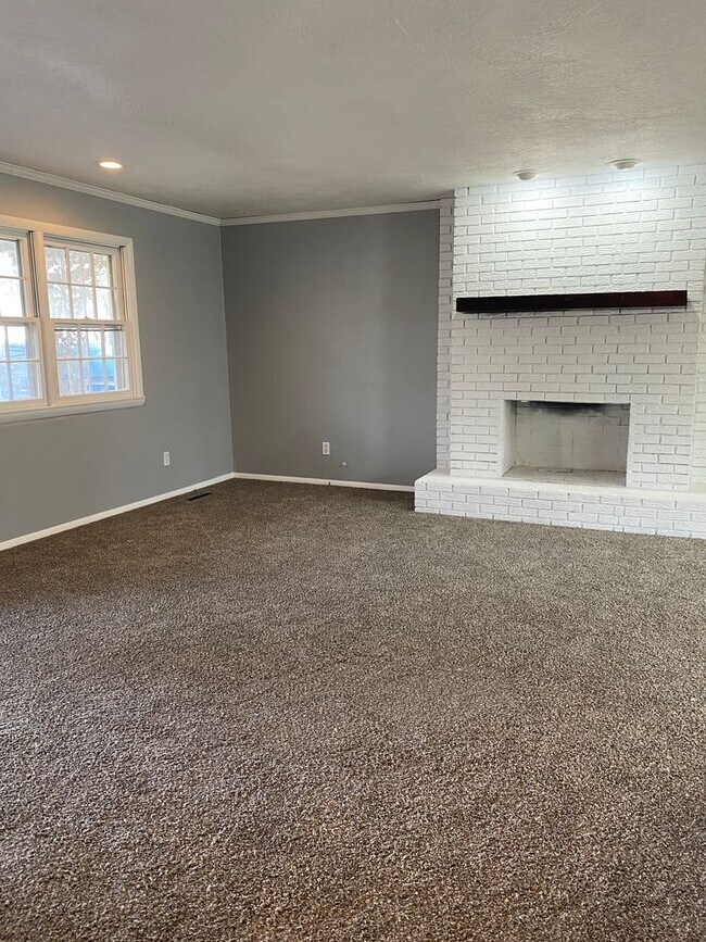 Foto del edificio - 3 bedroom/1.5 bathroom house/2 car garage