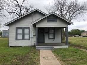 Building Photo - 3022 School St