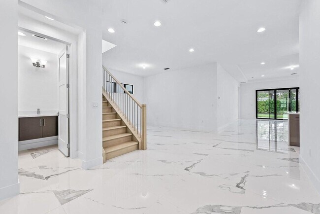 Foto del edificio - 13185 Faberge Pl