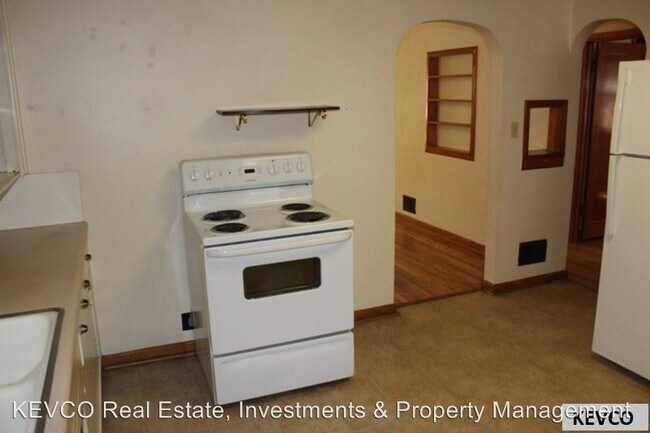 Building Photo - 2 br, 1 bath Apartment - 323 E Prospect Rd