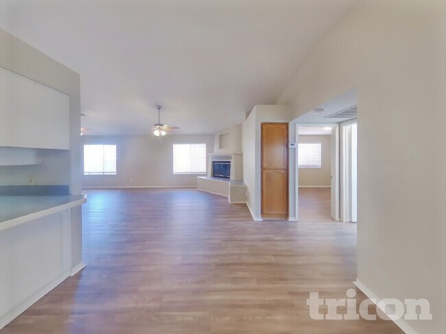 Building Photo - 6309 E Ivyglen St