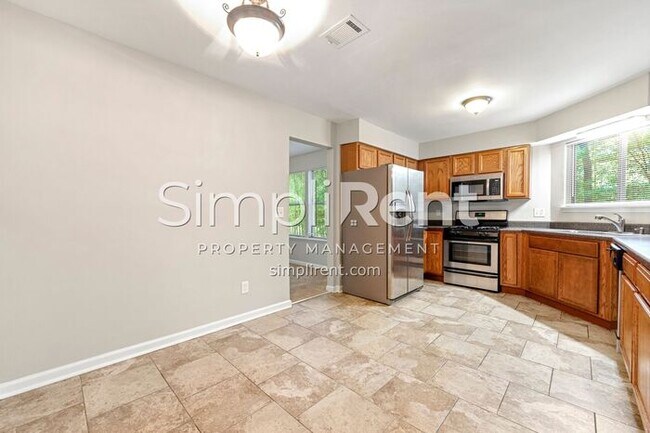 Foto del edificio - RENOVATED 4BED/3BATH! *1st month's rent Fr...