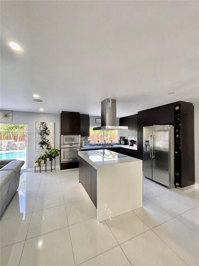 Foto del edificio - 6901 NW 82nd Ct