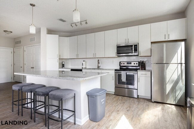 Building Photo - 2300 Tapestry Park Dr Dr