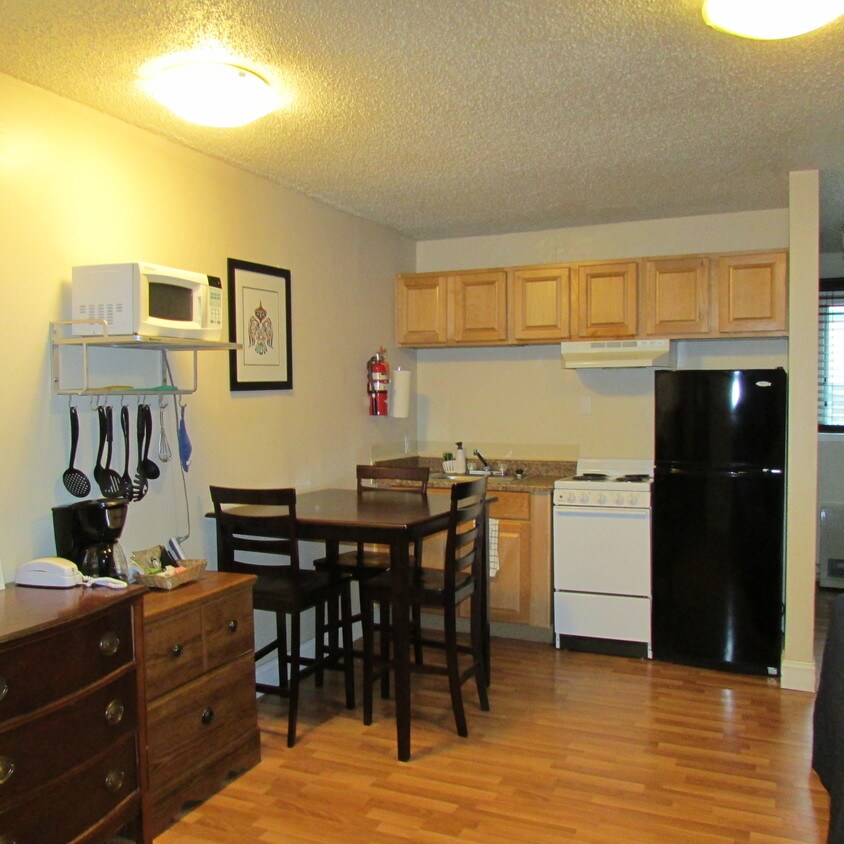 Estudio - 2150 Seward Hwy
