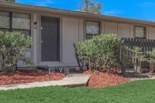 Primary Photo - Ashgrove Apartments