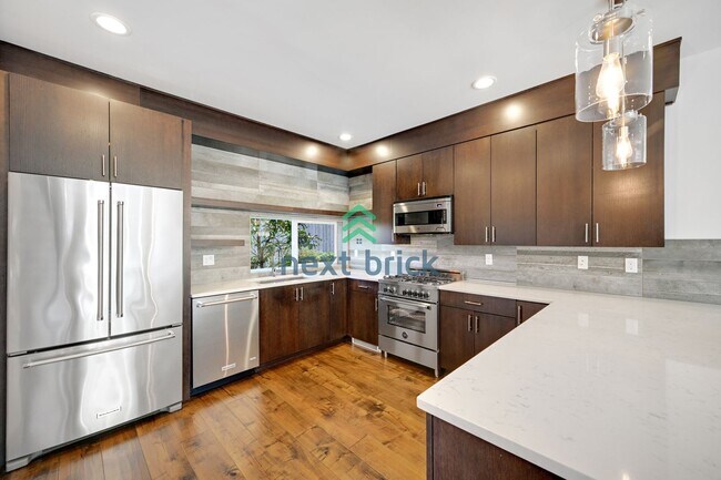 Foto del edificio - 3 BED & 2 BATH TOWNHOUSE FOR RENT