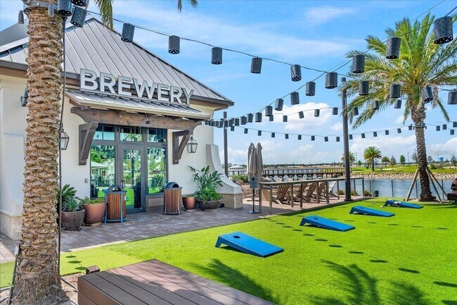 Foto del edificio - 8204 Villa Grande Ct