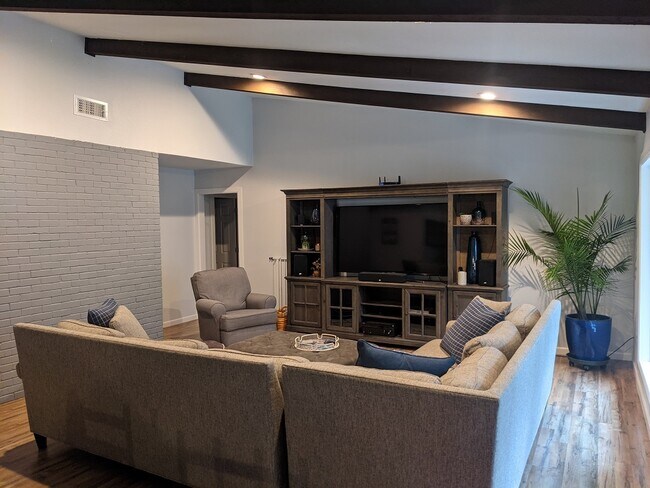 Main Living - 5509 Claymoor Dr