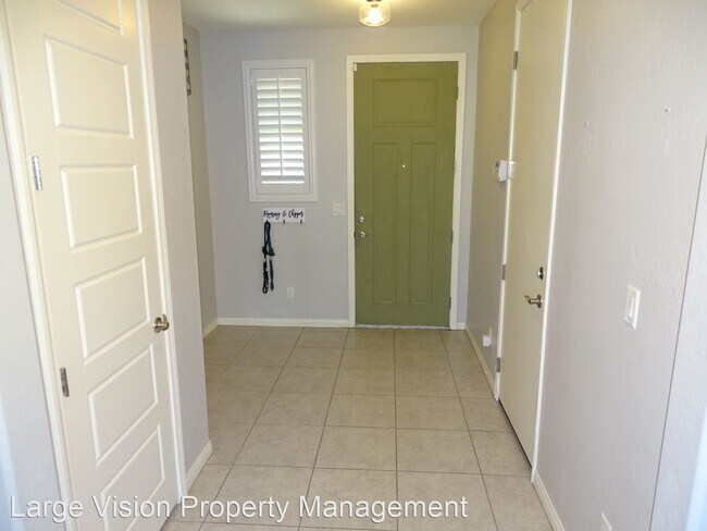 Building Photo - 3 br, 2.5 bath House - 833 N Water Street ,