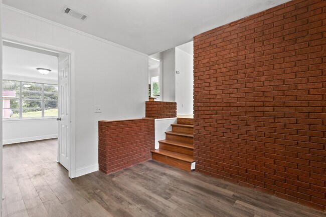 Building Photo - 612 Werner St