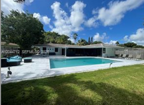 Building Photo - 2115 Alamanda Dr