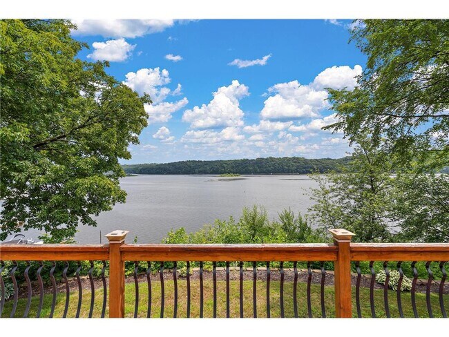 Foto del edificio - 118 Lakeside Dr