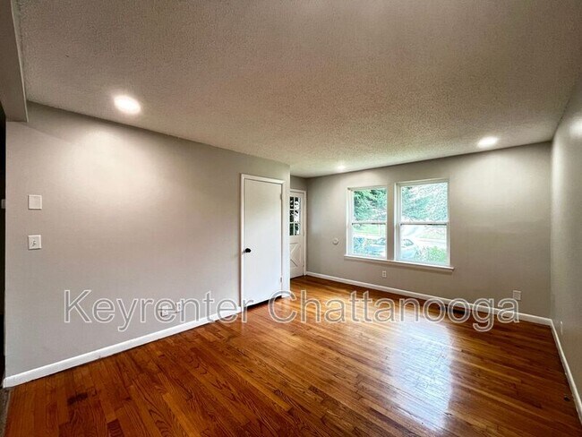 Building Photo - 904 Tremont St