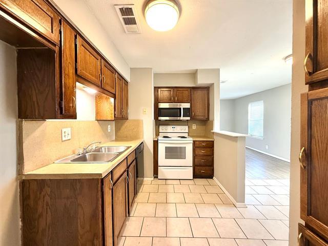 Building Photo - 118 Maple St