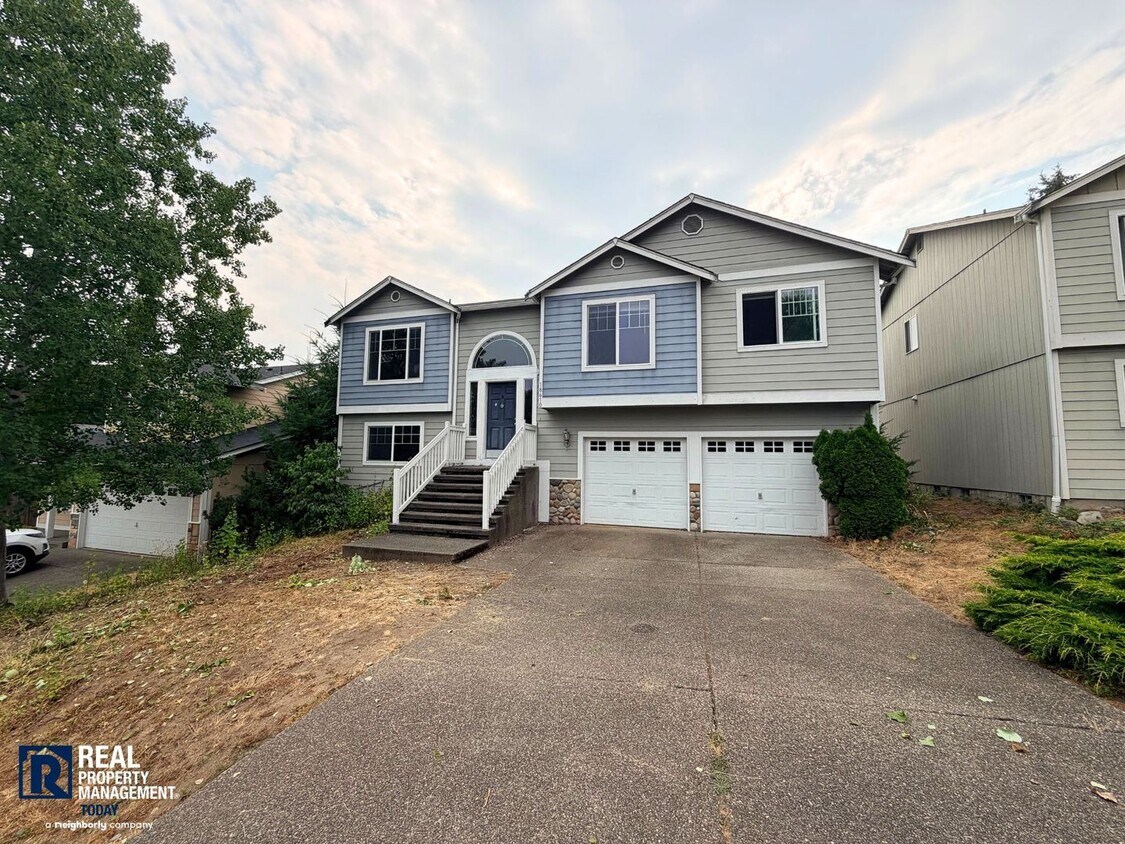 Building Photo - Spacious 4-Bedroom Home in Pine Ridge with Bonus Room