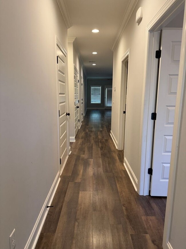 Foto del edificio - End Unit 3 Bedroom Townhome in Auburn