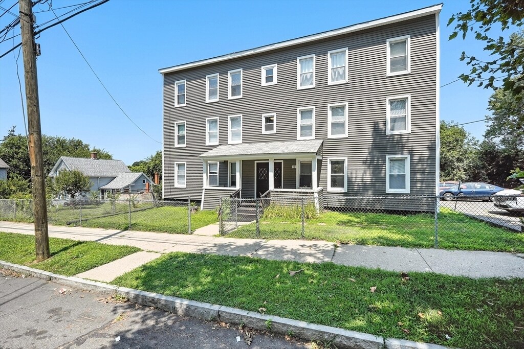 Primary Photo - 1370 Worcester St