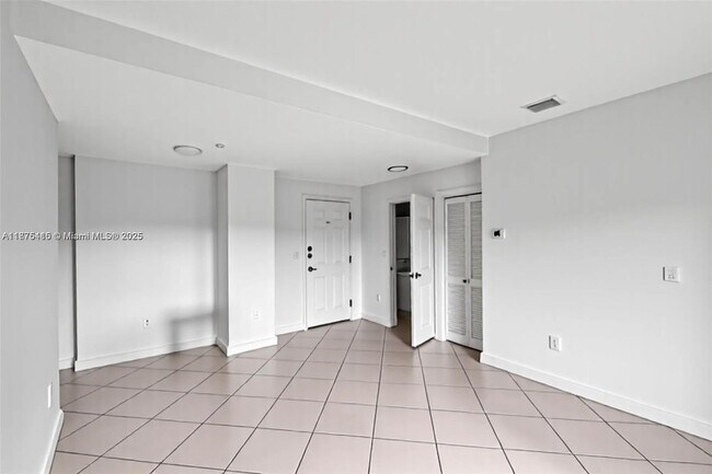 Foto del edificio - 2280 SW 32nd Ave