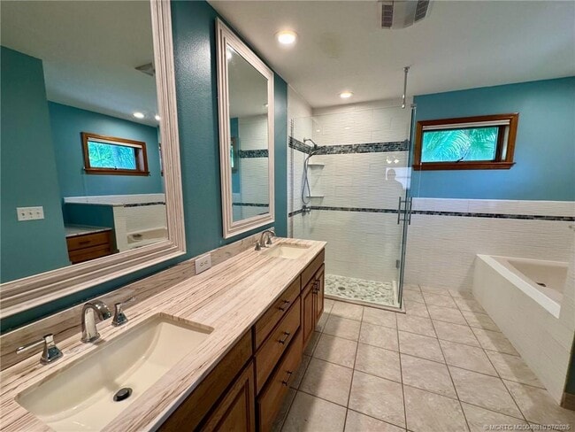 Building Photo - 4881 SW Lake Grove Cir