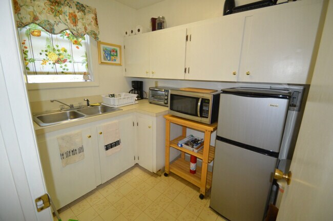 Consigue una freidora de aire para completar esta pequeña cocina. - 28 Merton Rd